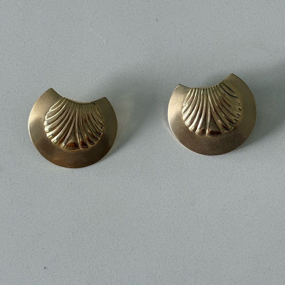 Gold Shell Earrings